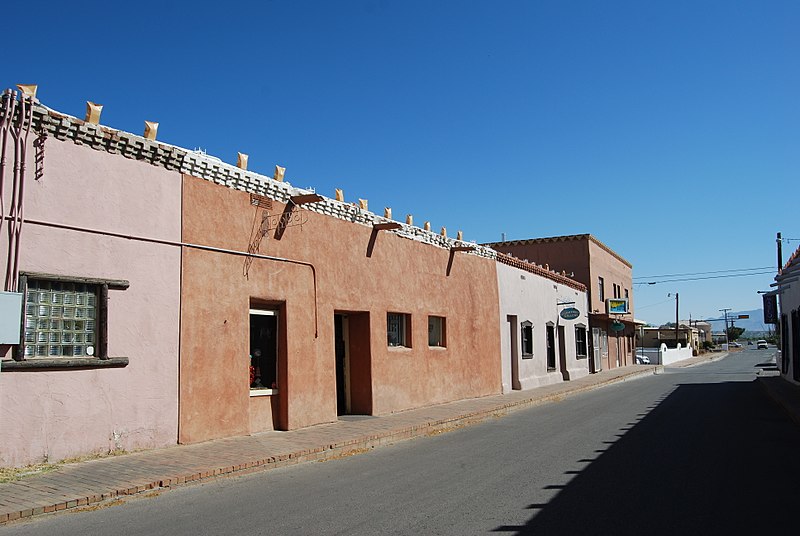 File:Las Cruces NM - street scenery.jpg