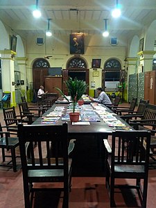 Inside view of Pune Nagar Vachan Mandir library