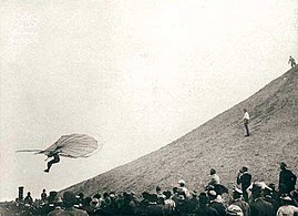 Flug Lilienthals vom Fliegeberg Lichterfelde am 29. Juni 1895