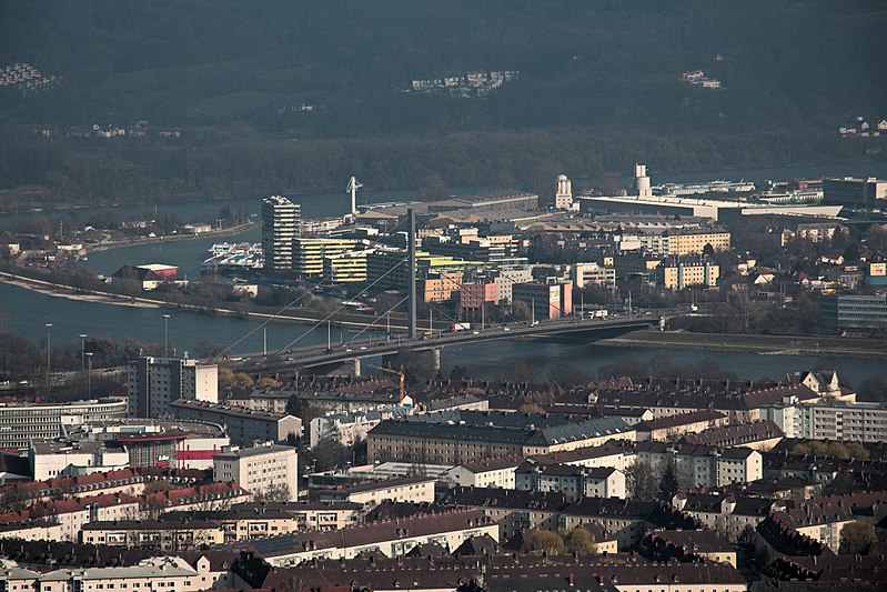 File:Linz - Pöstlingberg - Aussicht - 2016 03 18 (2).jpg