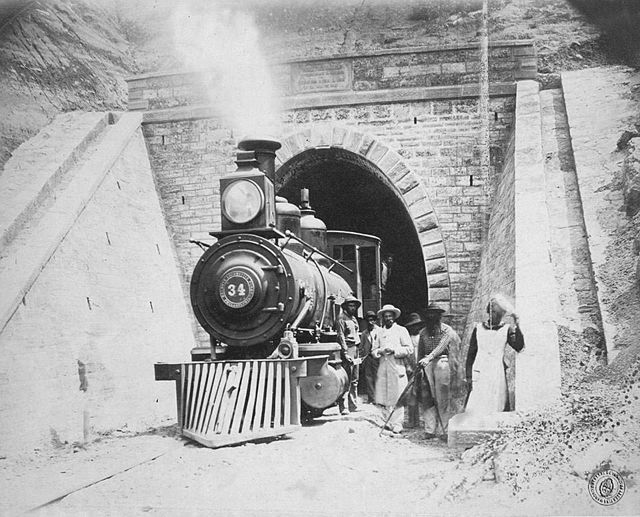 Train and workers at the tunnel of "El Saladillo" viaduct, Tucumán Province.