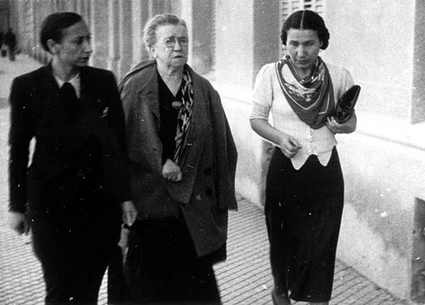 Lucía Sánchez Saornil meeting with Emma Goldman, during the latter's visit to the Spanish Republic in 1938