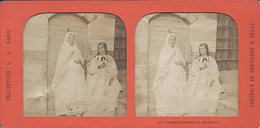 Collection LL : Femmes syriennes à Beyrouth, carte stéréoscopique de 1865.