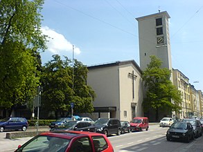 Kirchengebäude der kath. Pfarrgemeinde St. Andreas (außen)