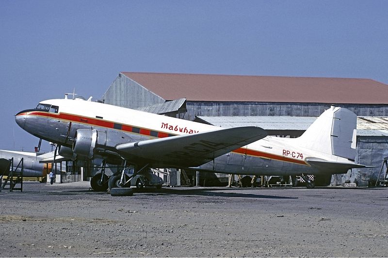 File:Mabuhay Airways Douglas DC-3 Volpati-1.jpg