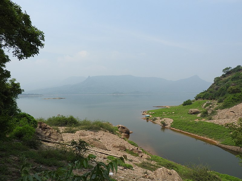 File:Manimuthaaru dam-2-tirunelveli-India.jpg