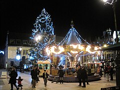 Carrousel, place du Huit-Septembre.