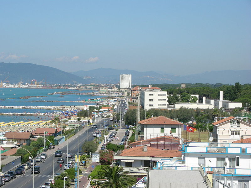 File:Marina di massa, veduta 07.JPG