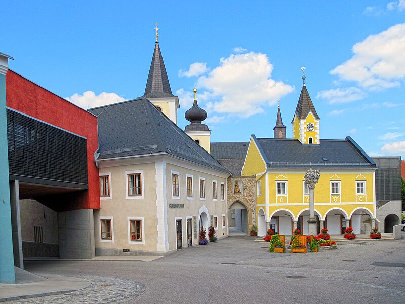 File:Marktplatz Sarleinsbach 2013.jpg