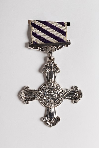 File:Medal, decoration (AM 2001.25.766.1-1).jpg