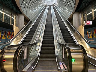 <span class="mw-page-title-main">Escalator</span> Moving staircase