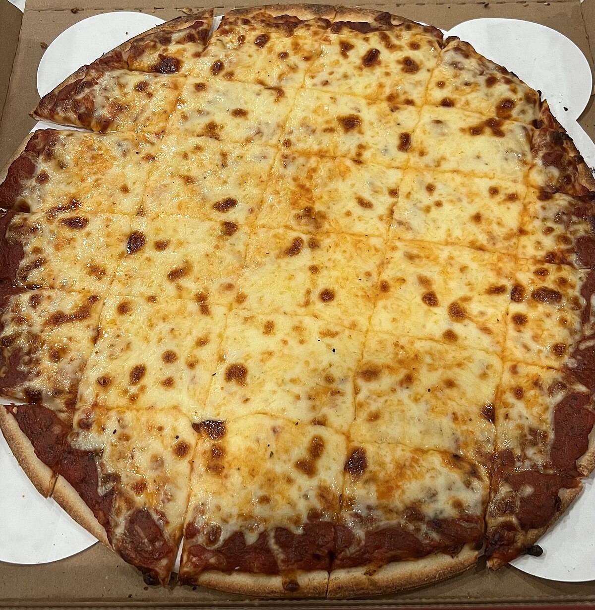 1200px-Minneapolis-style_pizza.jpg