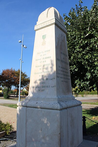 File:Monument morts St André Bâgé 11.jpg