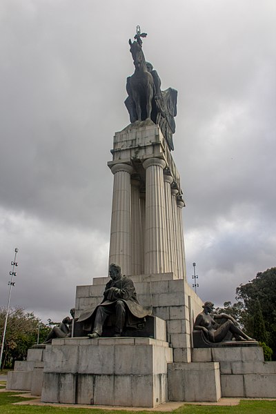 File:Monumento a Ramos de Azevedo 2017 007.jpg