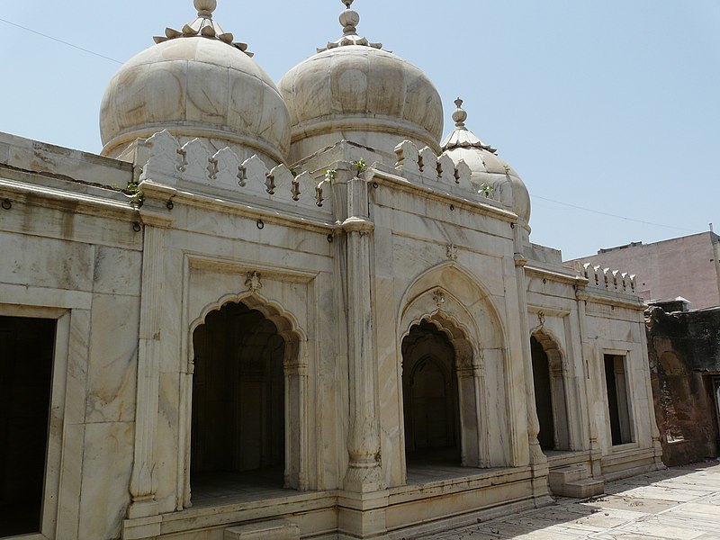 File:Moti Masjid, Mehrauli, Delhi.jpg