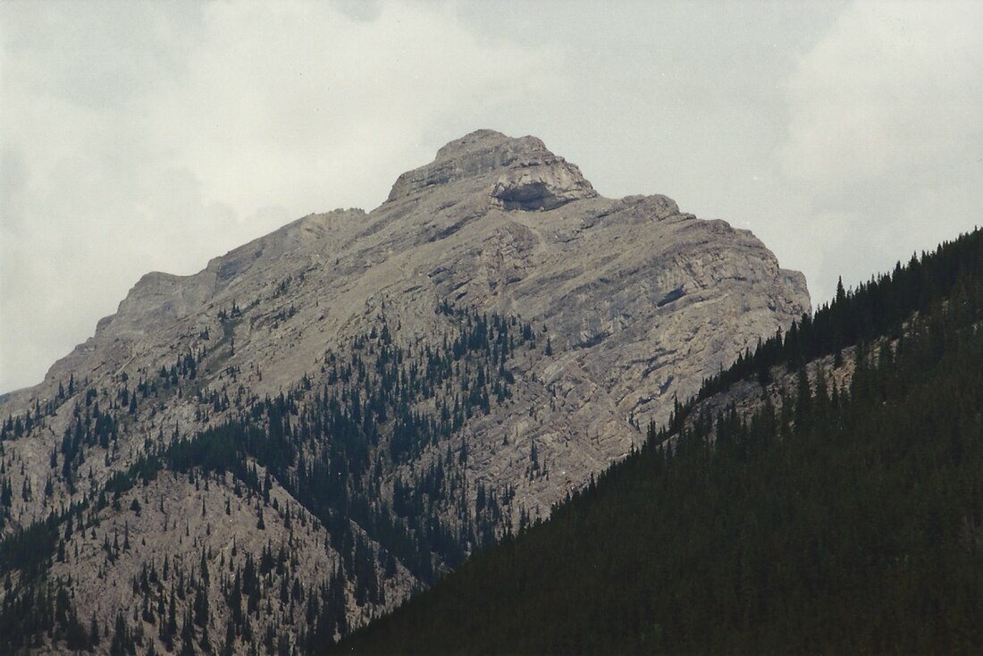 Mount Aylmer (bukid sa Kanada, Alberta)