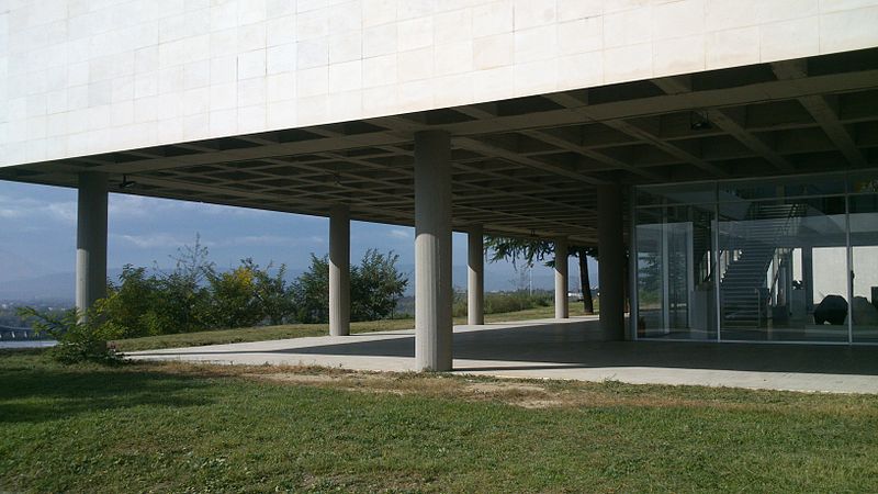 File:Muzej na sovremenata umetnost - Skopje (9).jpg