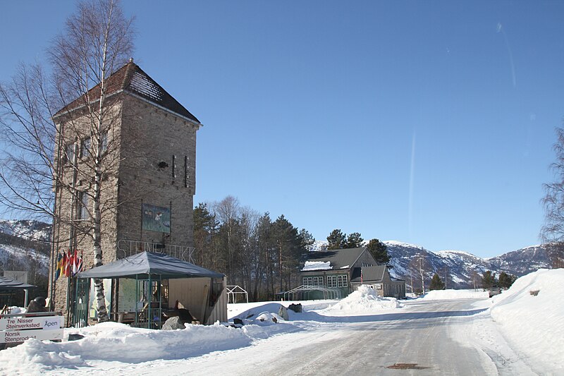 File:Nissedal IMG 2089 Treungen sundmoen steinsenter.JPG