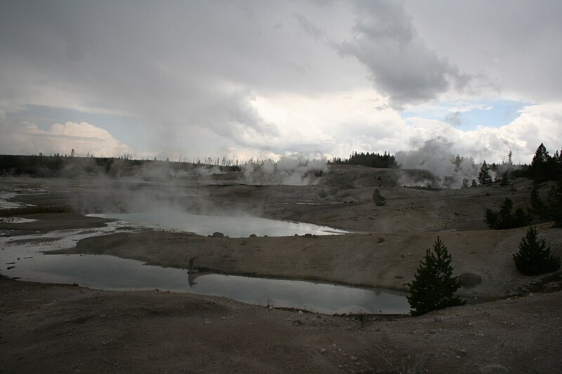 File:Norris Geyser Basin 4.jpg