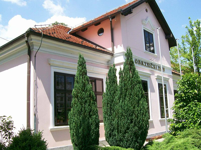 File:Obrtnički dom Zaprešić.jpg