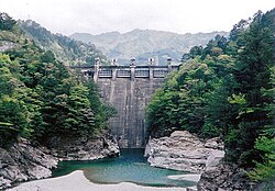 Presa en la parte alta del río Yoshino