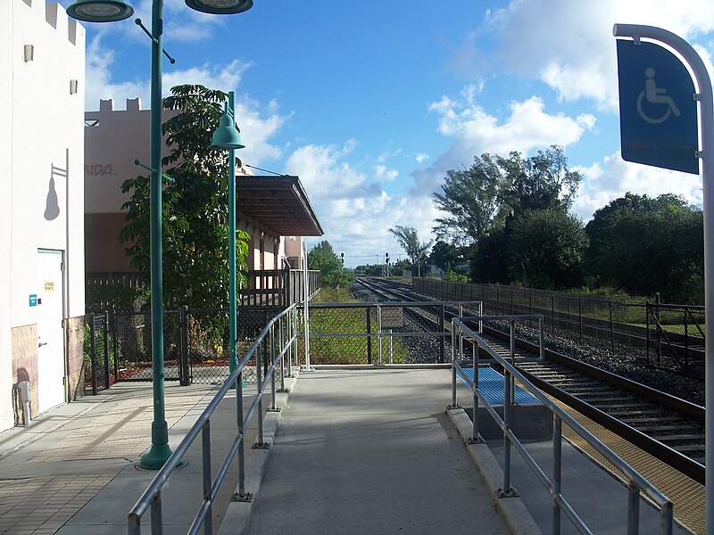 File:Opa Locka FL RR station04.jpg