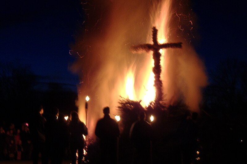 File:Osterfeuer 2008 olching.jpg