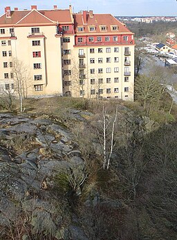 Pålsundsberget från öster. I bakgrunden kvarteret Stämjärnet och till höger Pålsundet.