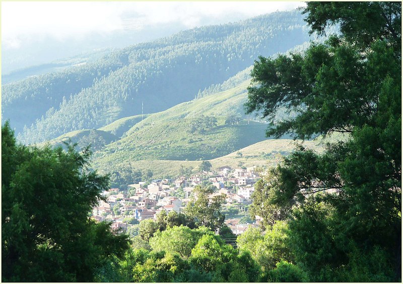 File:Parque y urbe.jpg