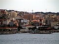 Vista do farol e da vila de Pezzo