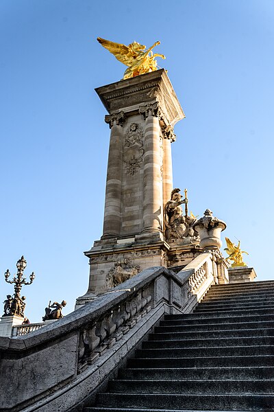 File:Pillar of Pont Alexandre-III.jpg