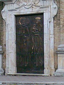 Portale con San Pietro e Madonna con Bambino