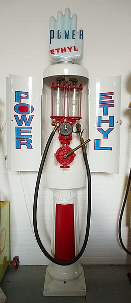 File:Power Ethyl petrolpmp, benzinepomp in het Museum voor Nostalgie en Techniek pic2.JPG