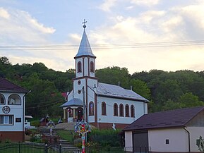 Biserica cu hramul „Sfinții Apostoli Petru și Pavel”, construită între anii 1981-1982