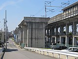 新幹線と並行する南方貨物線。