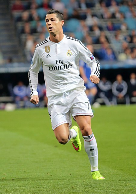 Tập tin:Ronaldo vs. FC Schalke 04 (16854146922).jpg