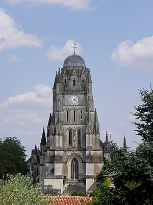 Saintes (17) Cathédrale Saint-Pierre 01.JPG