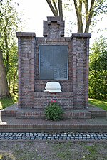 Schleswig-Holstein, Epenwöhrden, Ehrenmal NIK 3066.jpg