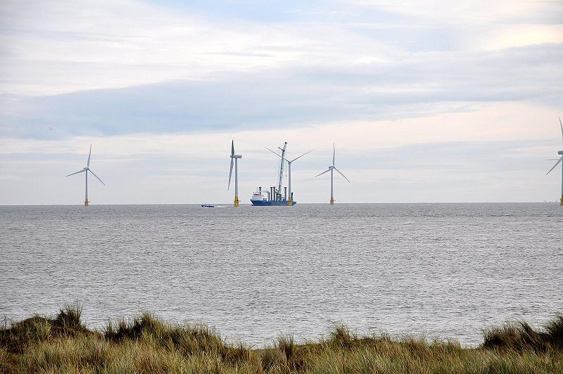 File:Scroby Sands Wind Farm 2981492375.jpg