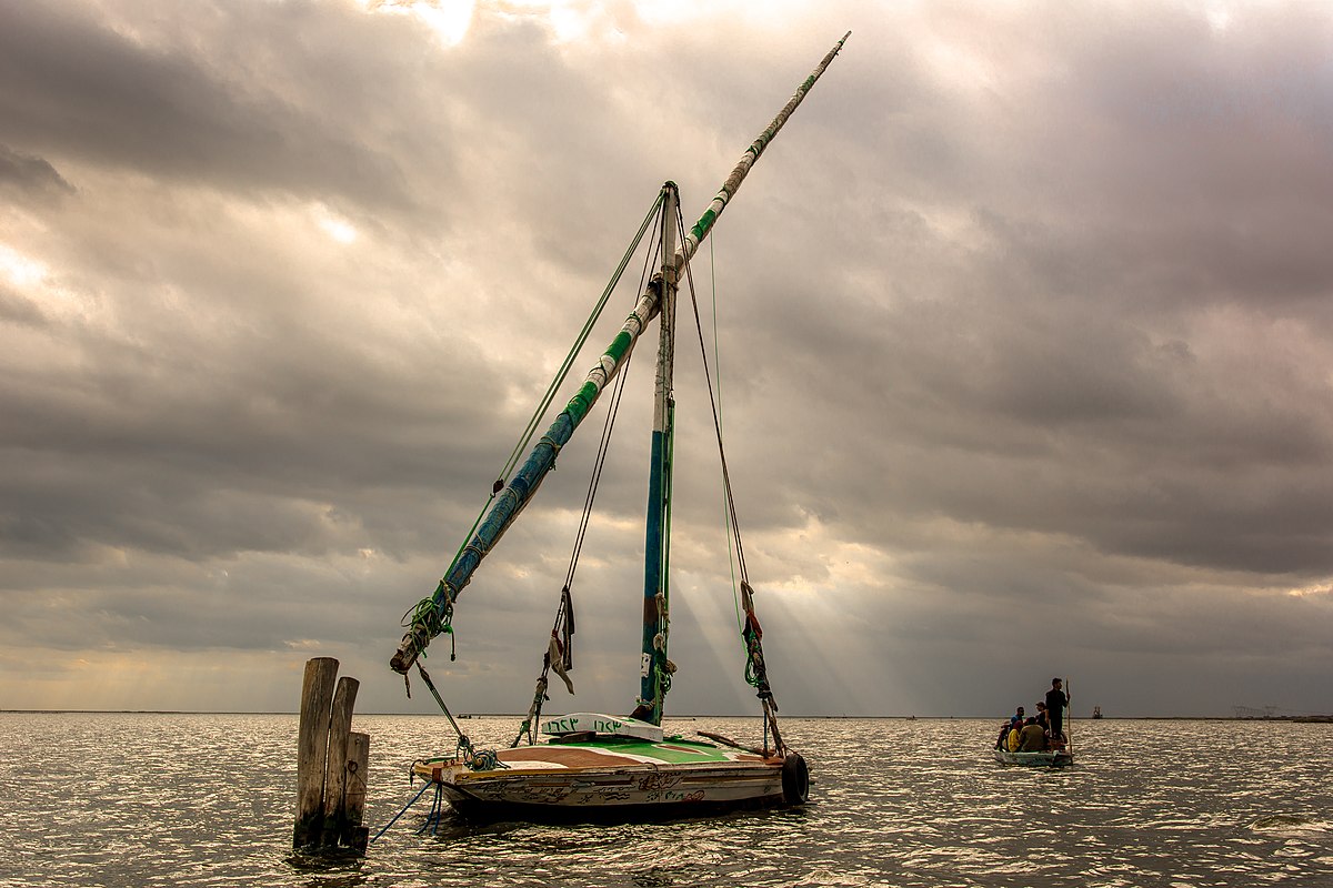 Boat jpg. Озеро Буруллус Египет.