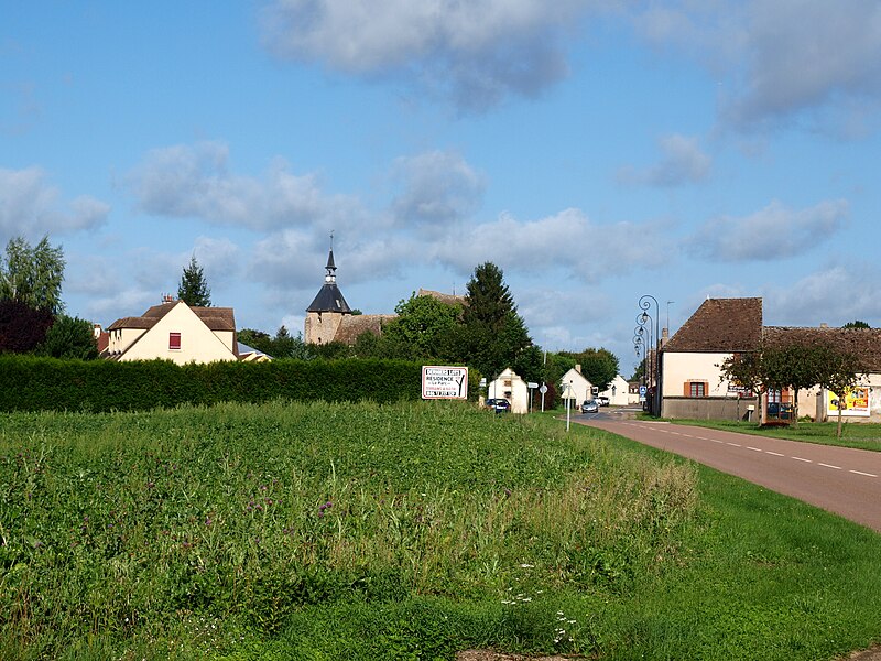 File:Serbonnes-FR-89-entrée est du village-21.jpg