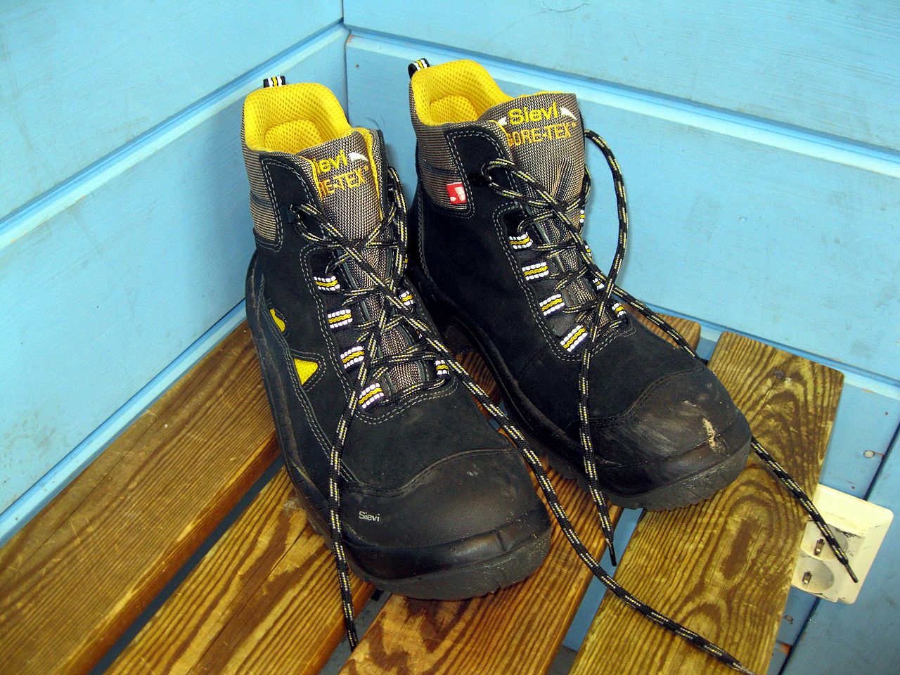 gore tex safety shoes