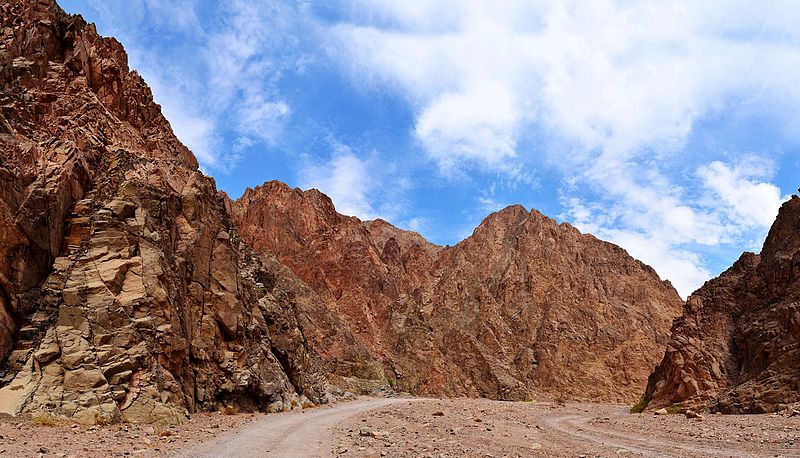 File:Sinai Mountains - Nuweiba.jpg