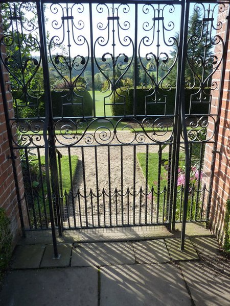 File:South gate leading from the rose garden to the herbaceous border and the croquet lawn - geograph.org.uk - 2116173.jpg