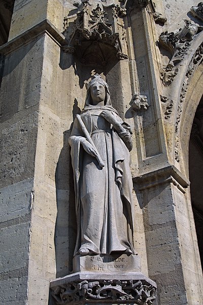 File:Statue de sainte Bathilde (reine de France), à Saint-Germain-lAuxerrois.jpg