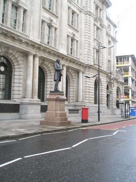 File:Statue in King Edward Street - geograph.org.uk - 766942.jpg