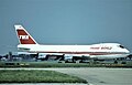 TWA 800 med registreringsnummeret N93119, her fotograferet på London Gatwick Airport i 1982 – 14 år før ulykken.