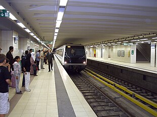 Einfahrt eines Zuges in die Station Tafourah - Grande Poste (2011)