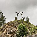 Tarasp gemeente Scuol gemeente Scuol in Lower Engadin, Graubünden. sculptuur aan de straat Sparsels.