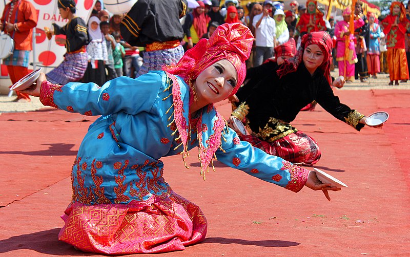 File:Tari Piring di Pesisir Selatan.jpg